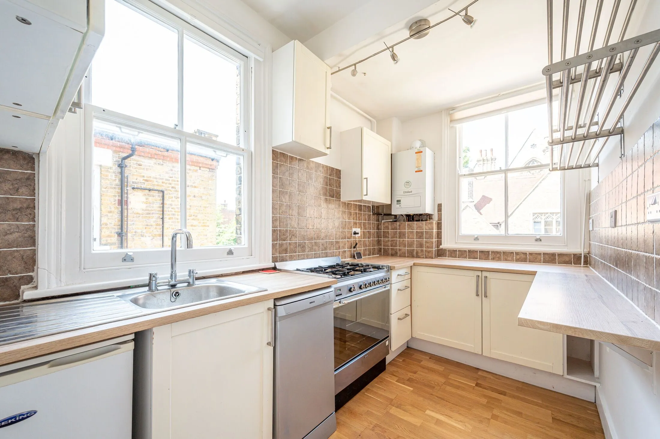 Flat Grove Place in Greater London