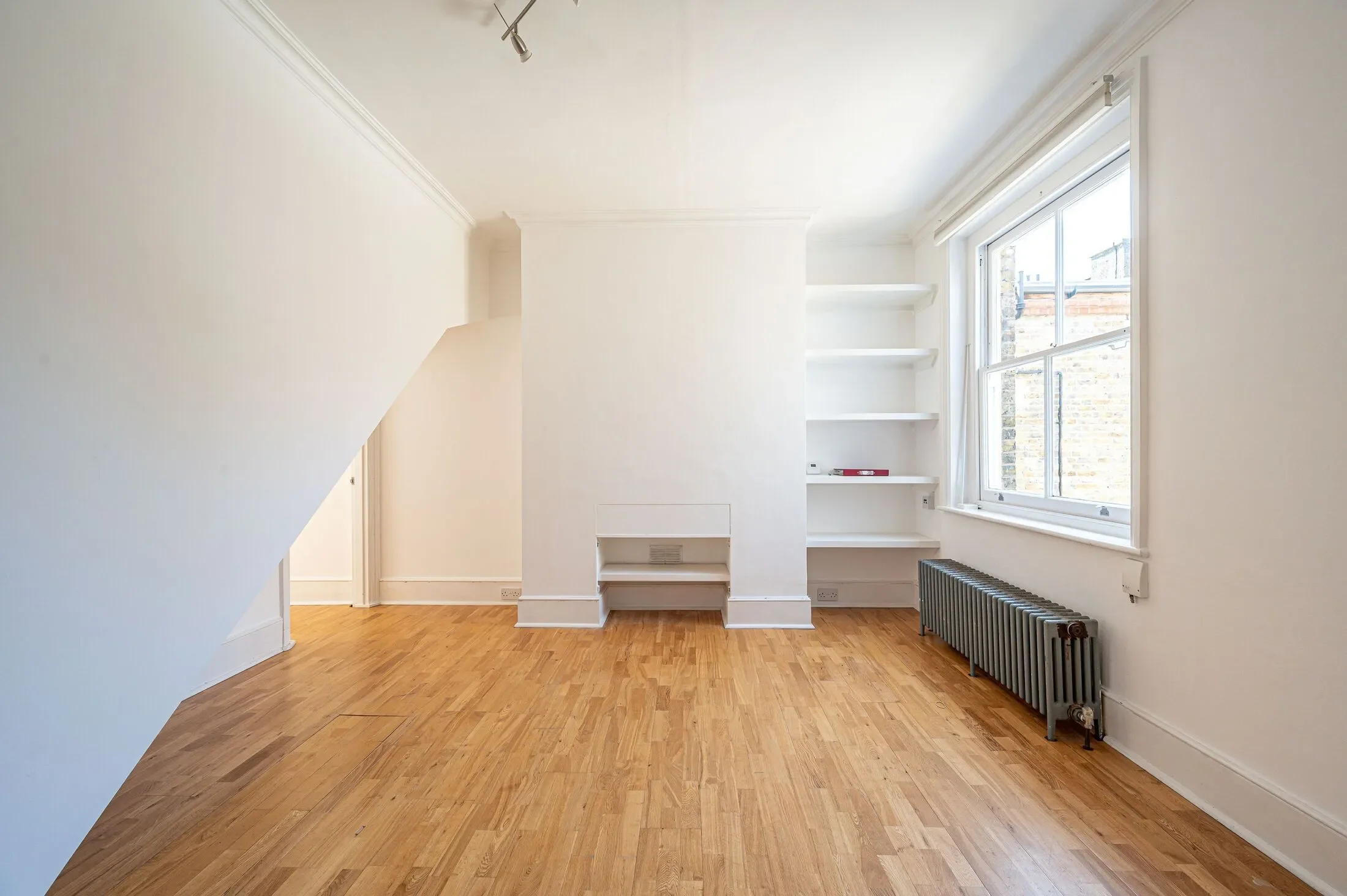 Flat Grove Place in Greater London
