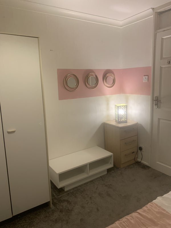 Room Ennerdale Close in Crawley