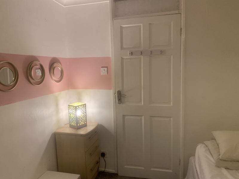 Room Ennerdale Close in Crawley