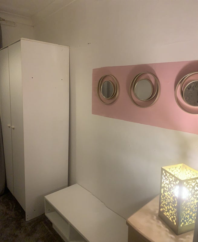 Room Ennerdale Close in Crawley
