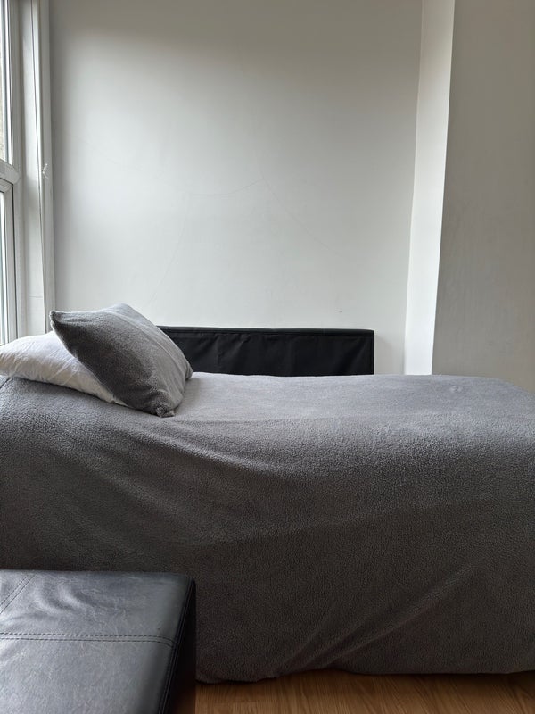 Room George Lane in Greater London