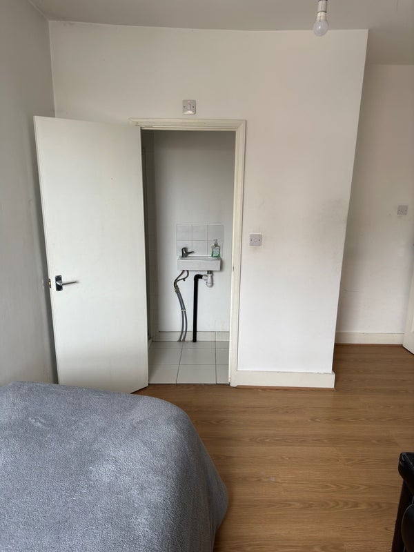 Room George Lane in Greater London