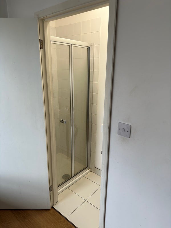 Room George Lane in Greater London