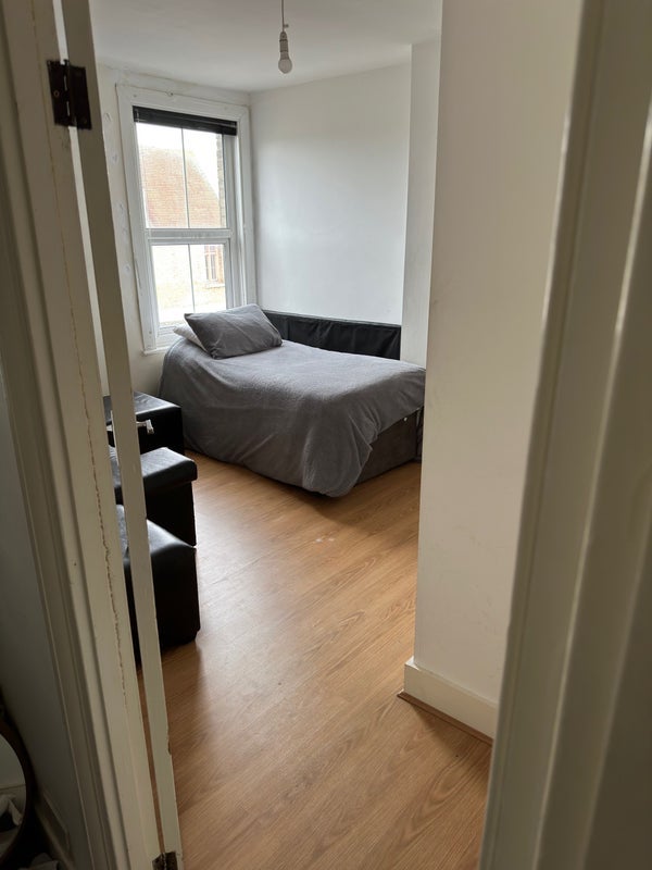 Room George Lane in Greater London