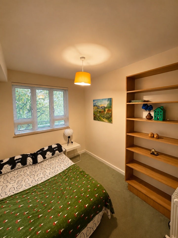 Room Augustus Street in Greater London
