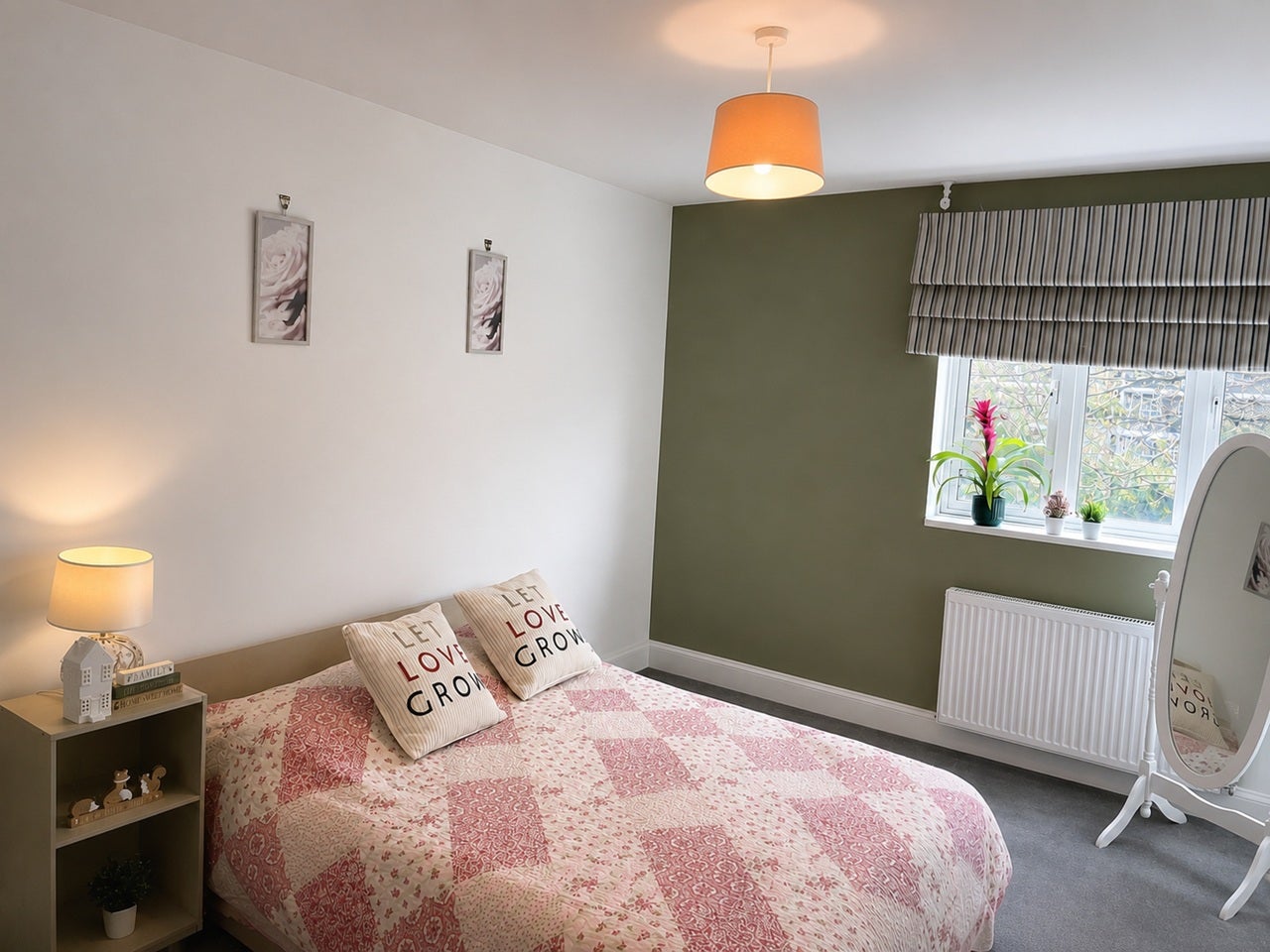 Room Augustus Street in Greater London