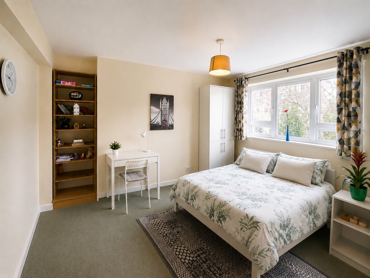 Room Augustus Street in Greater London