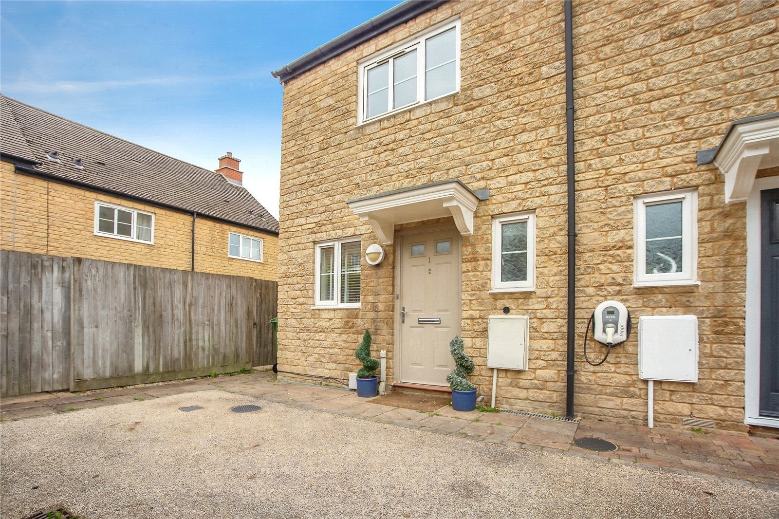 House Knapps Crescent in Tewkesbury