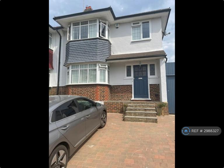 House Crescent Way in Greater London