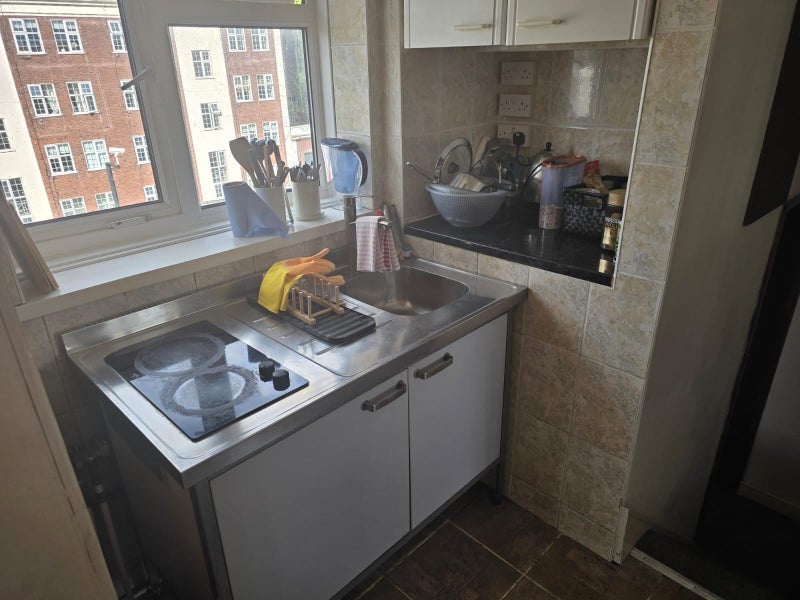 Room Finchley Road in Greater London