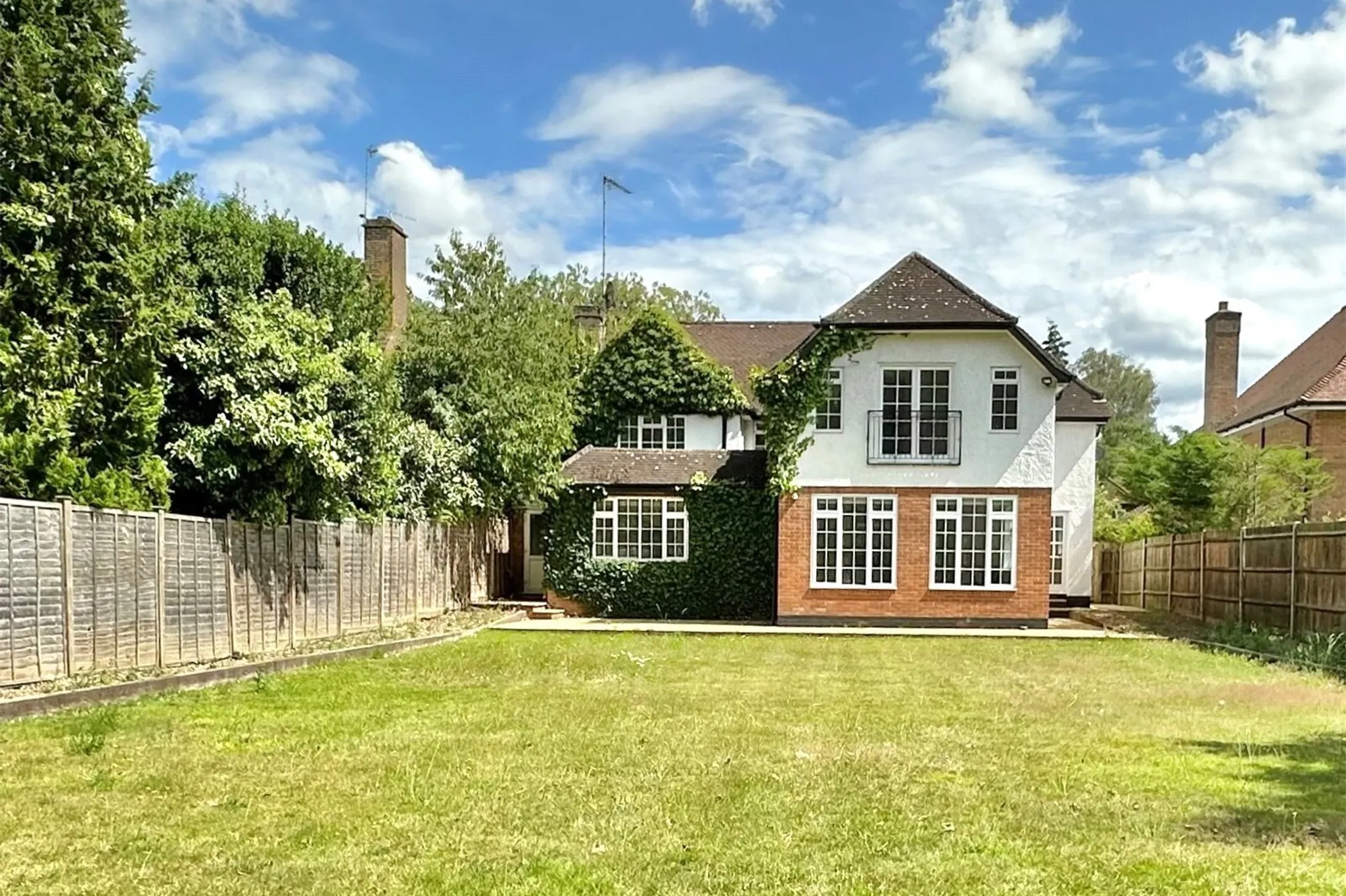 House Aldenham Avenue in Hertsmere