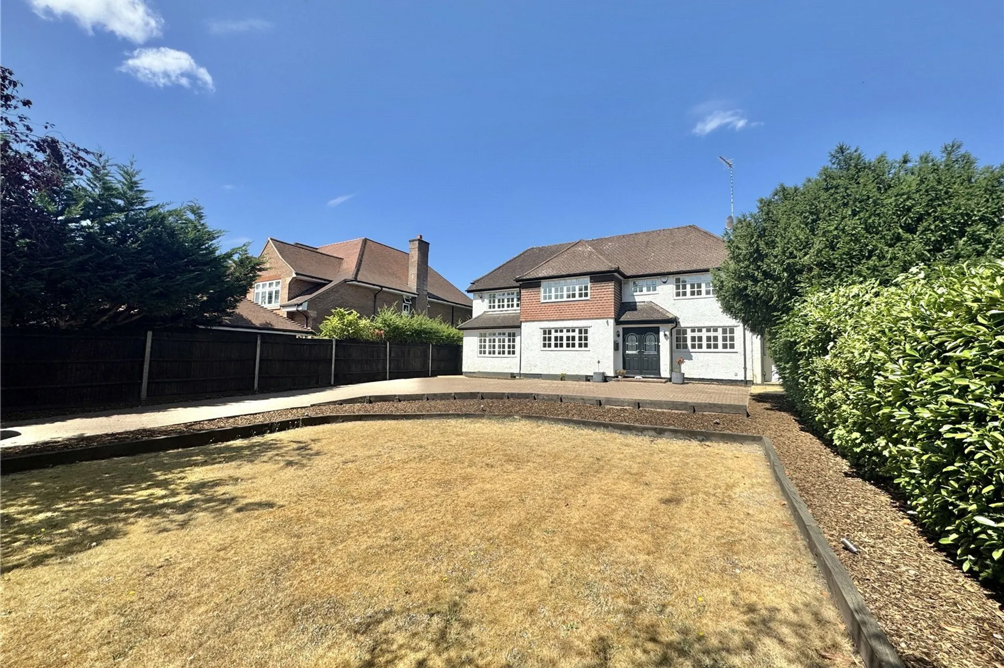 House Aldenham Avenue in Hertsmere