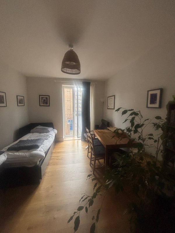 Room Well Street in Greater London