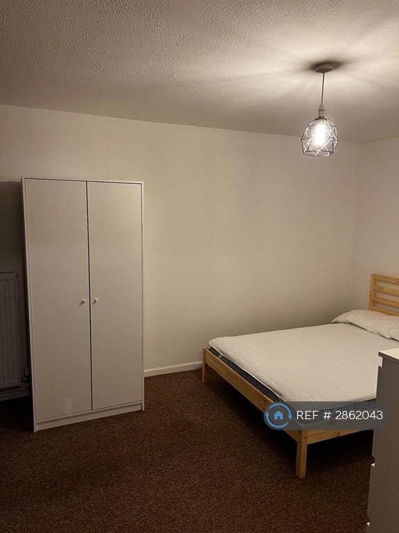 Room Guildford Road in Colchester