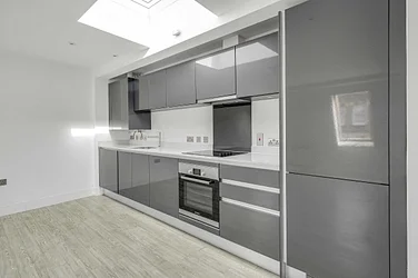 Flat Aintree Street in Greater London