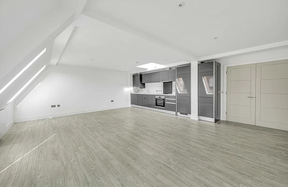 Flat Aintree Street in Greater London