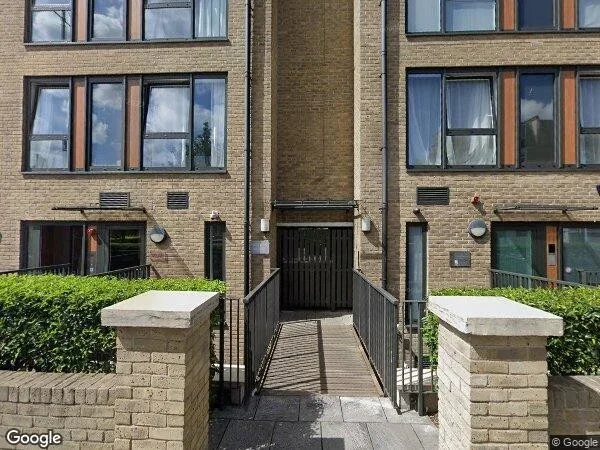 Flat Hartfield Road in Greater London