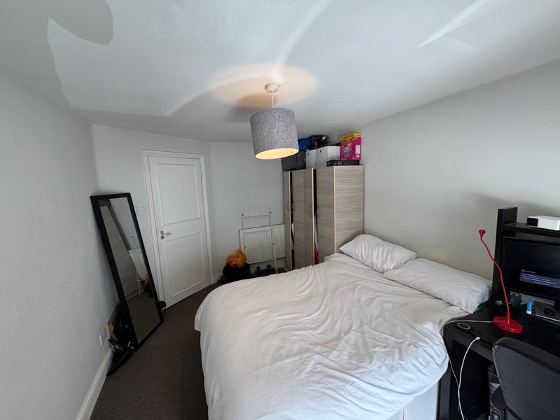 Room Ronalds Road in Greater London