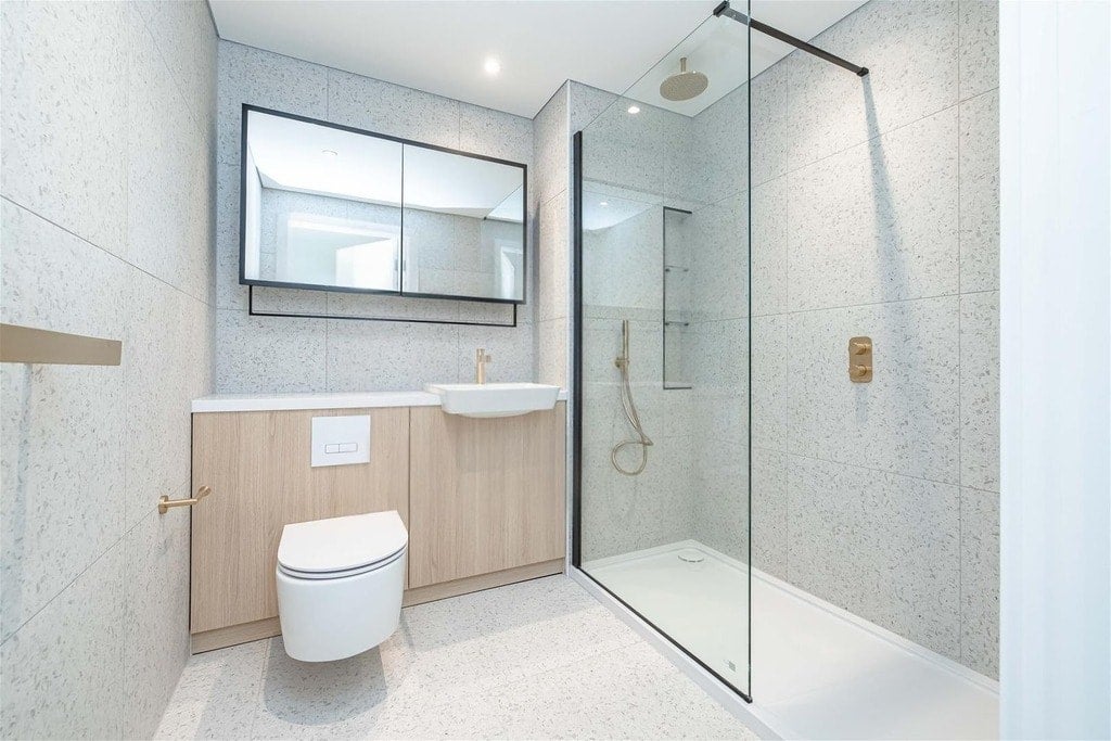 Flat Cavell Street in Greater London