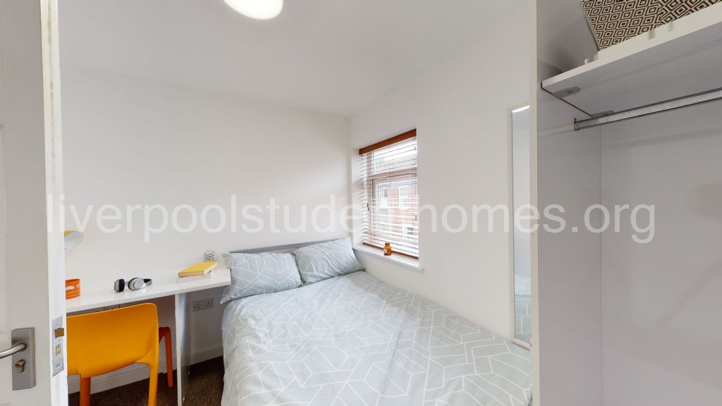Room Shaw Street in Liverpool
