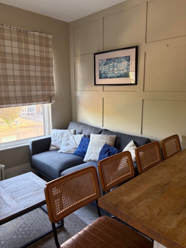 Room Battersea Park Road in Greater London