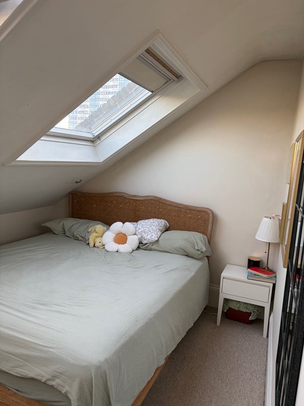 Room Battersea Park Road in Greater London