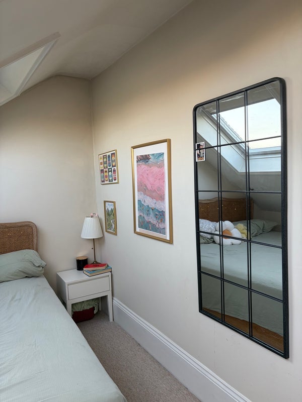 Room Battersea Park Road in Greater London