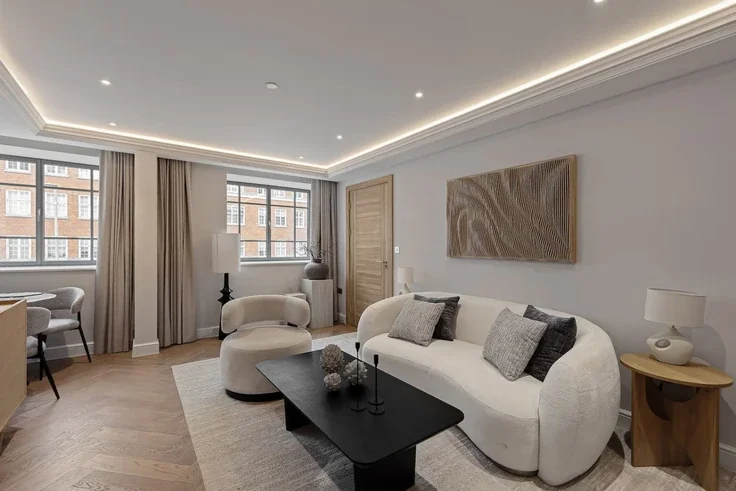 Flat Kensington High Street in Greater London