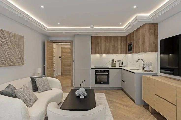 Flat Kensington High Street in Greater London