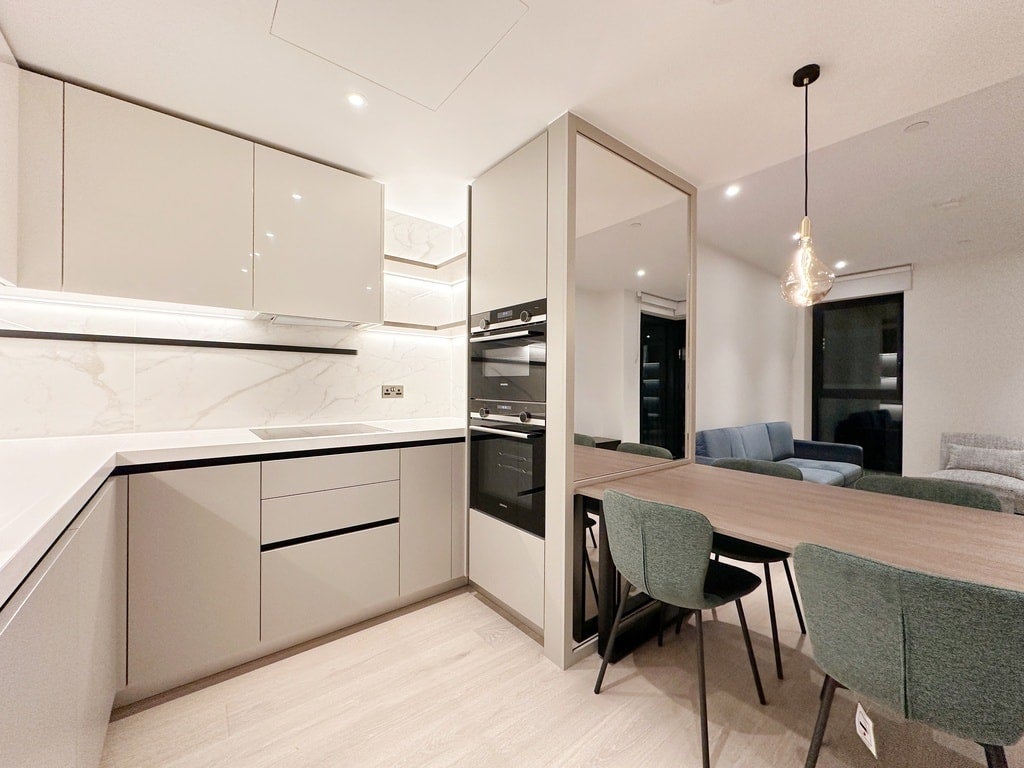 Flat Wood Lane in Greater London