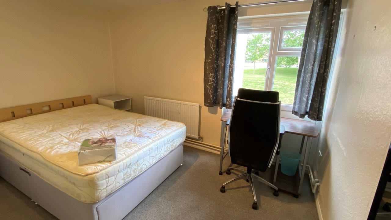 Flat Long Meadow Way in Canterbury