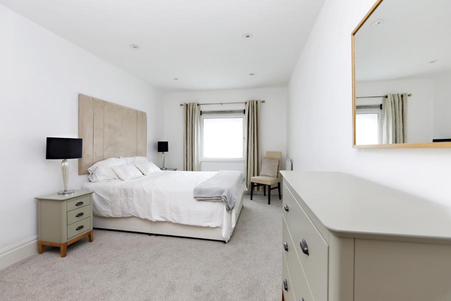 Flat Warwick Road in Greater London