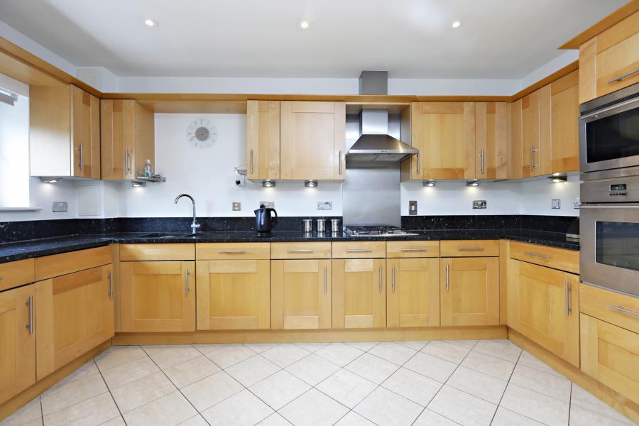 Flat Warwick Road in Greater London