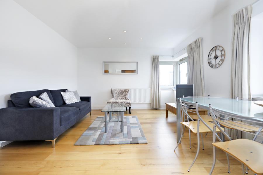 Flat Warwick Road in Greater London