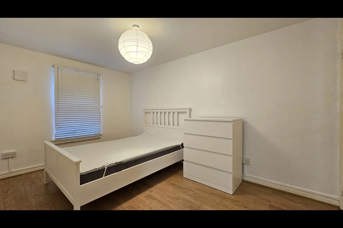 Flat Brooke's Court in Greater London