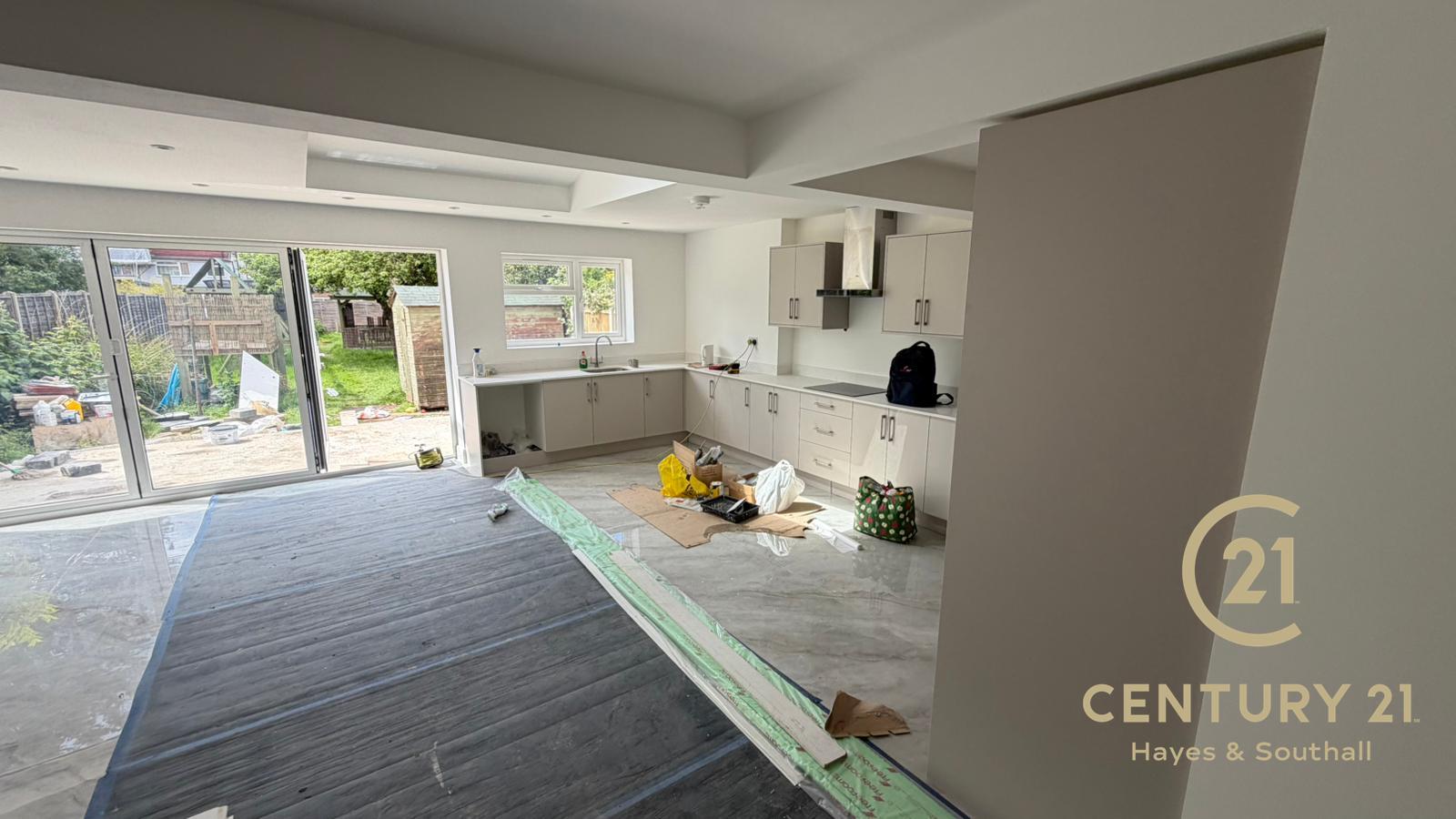 Flat Sandringham Road in Greater London
