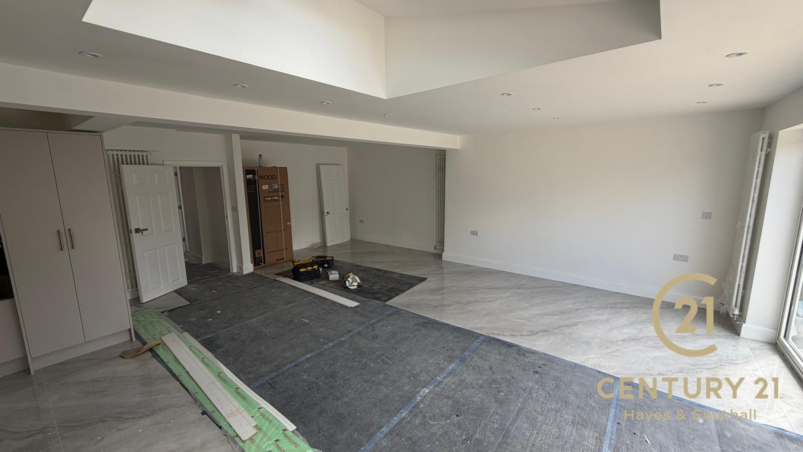 Flat Sandringham Road in Greater London