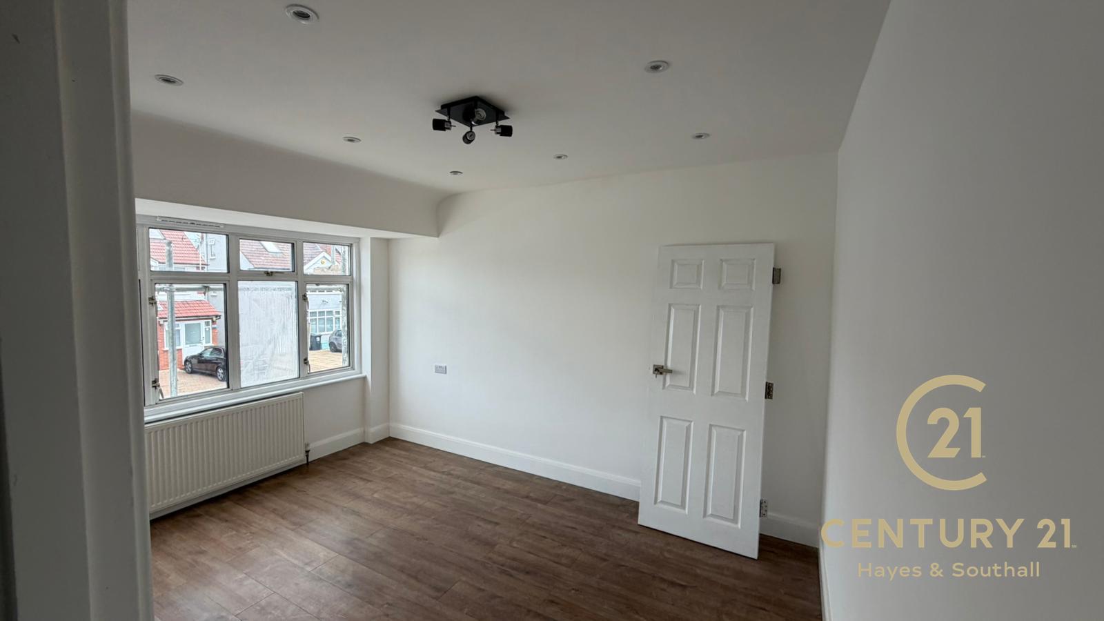 Flat Sandringham Road in Greater London