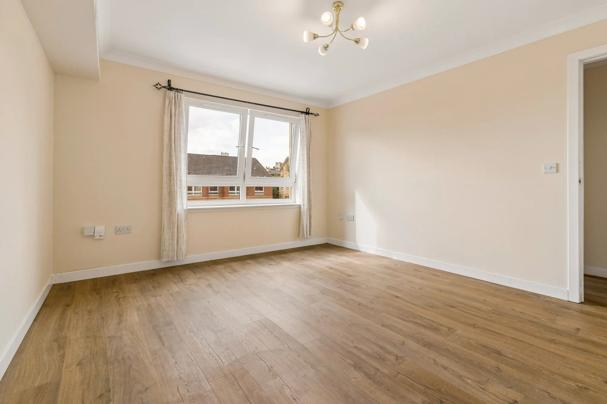 Flat Hillfoot Street in Glasgow