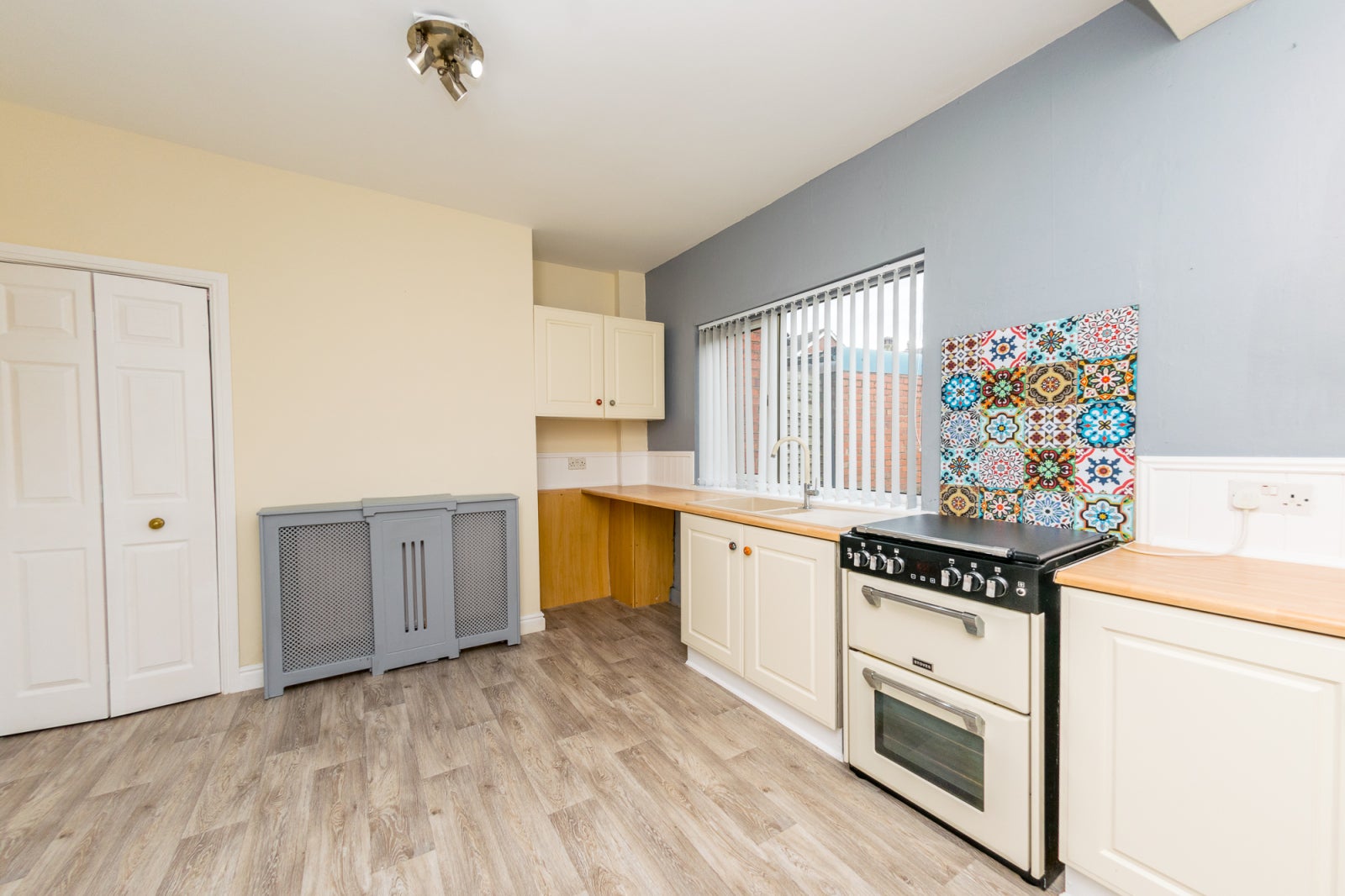 Flat Topcliffe Lane in Leeds