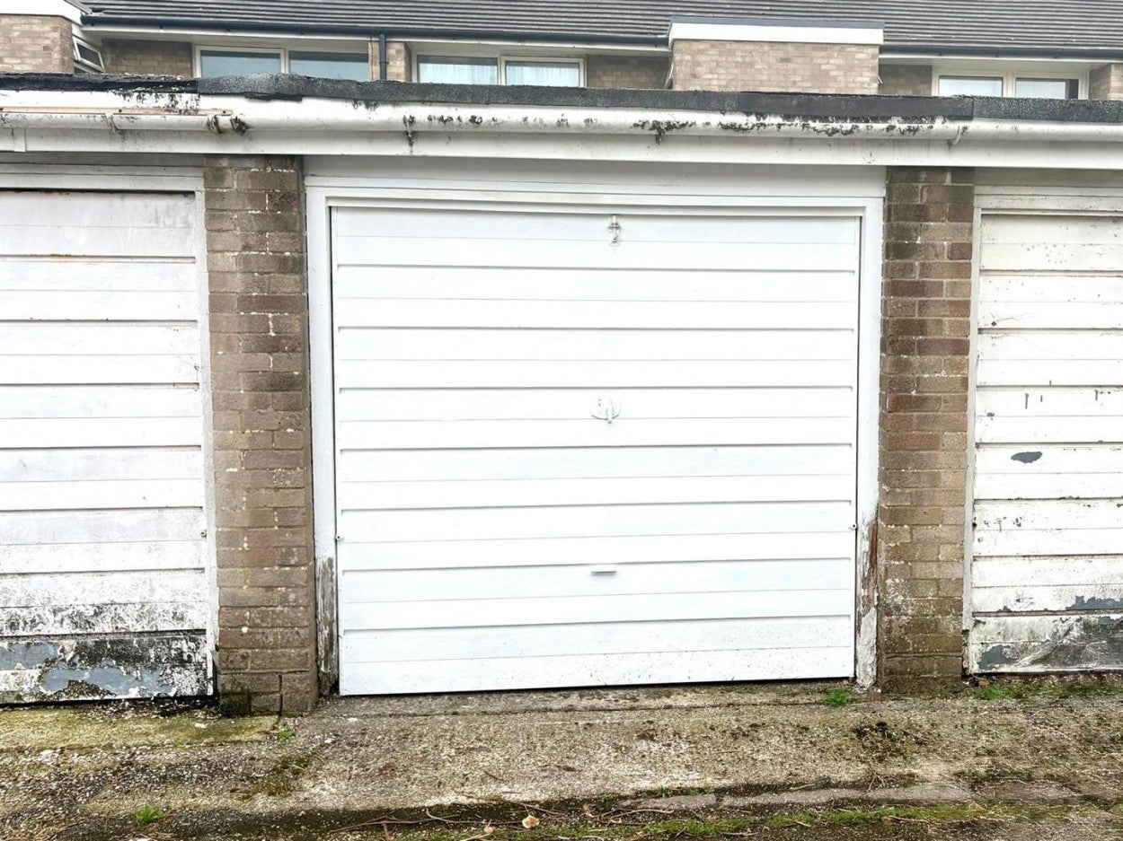 Flat York Gardens in Arun