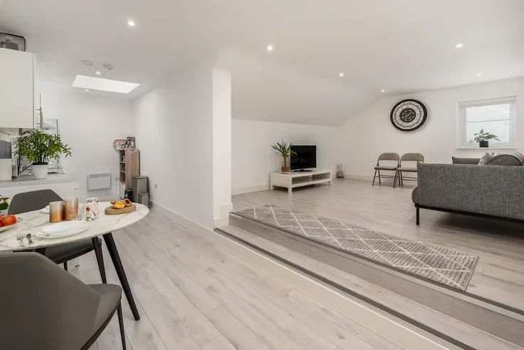 Flat Gatehouse Way in Aylesbury