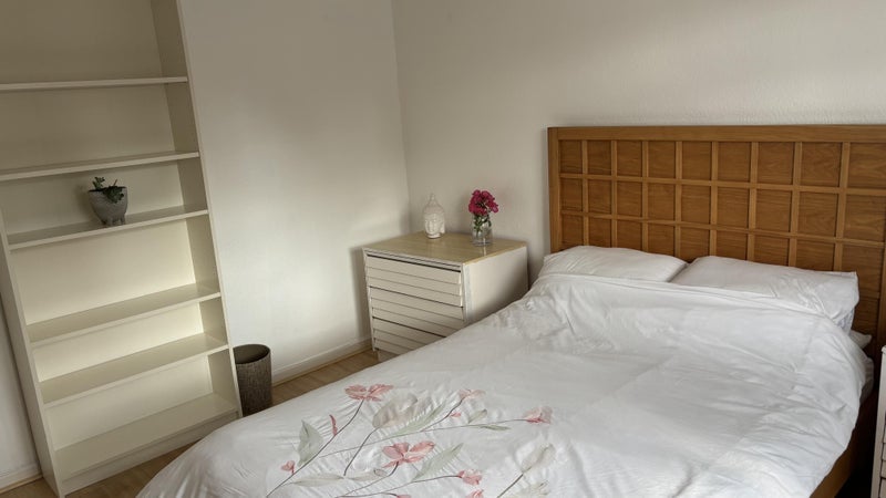 Room Hogarth Road in Crawley
