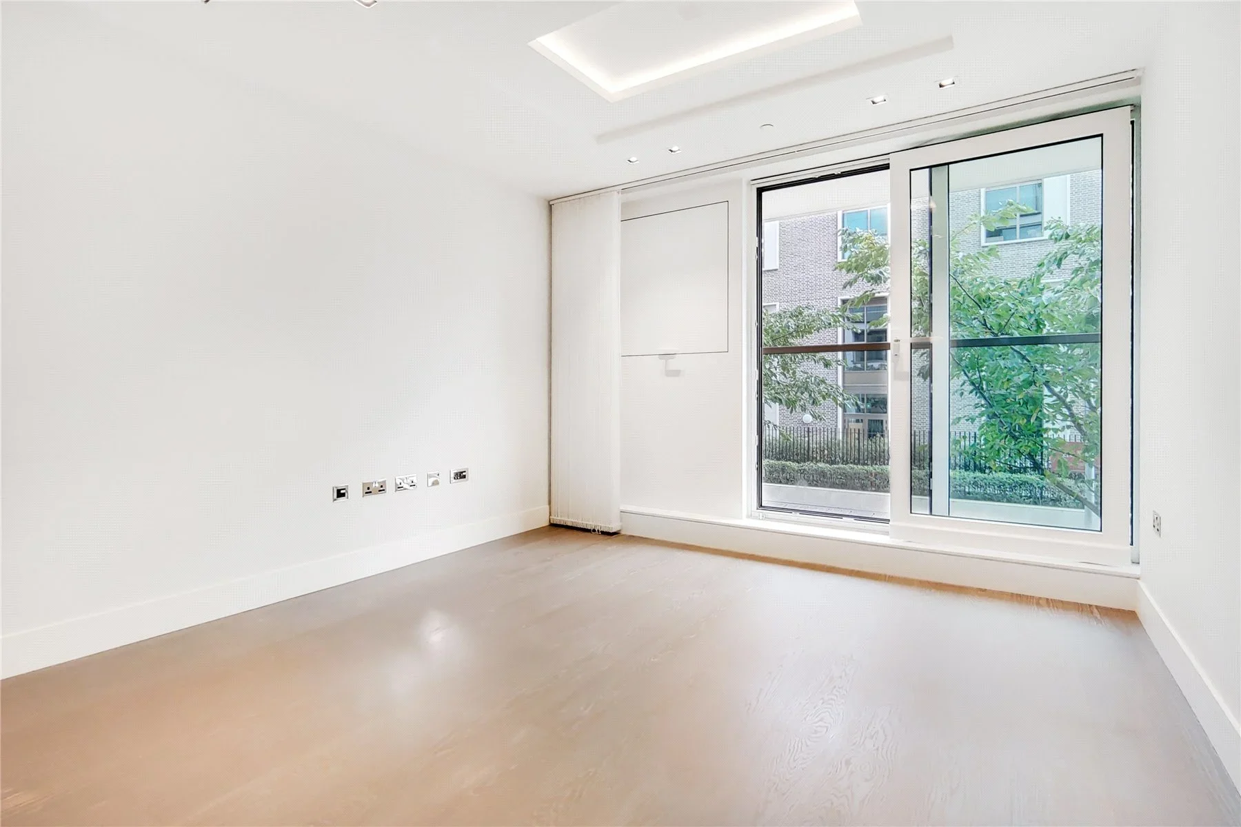 Flat Russell Road in Greater London
