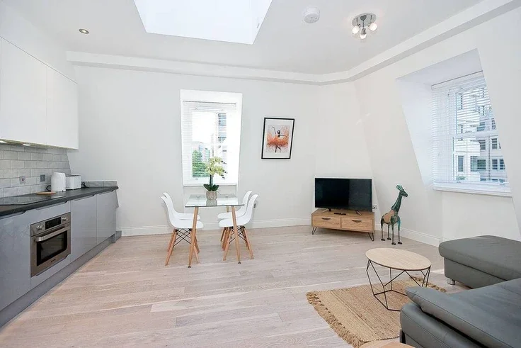 Flat Hanover Place in City of Westminster