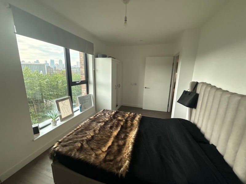 Flat Reed Avenue in Greater London