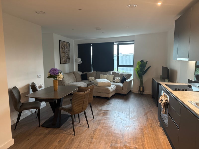 Flat Reed Avenue in Greater London