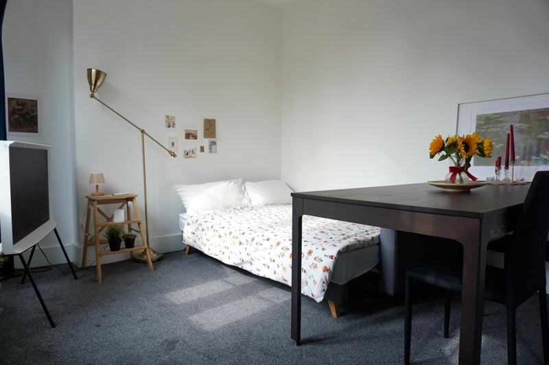 Flat Tooley Street in Greater London