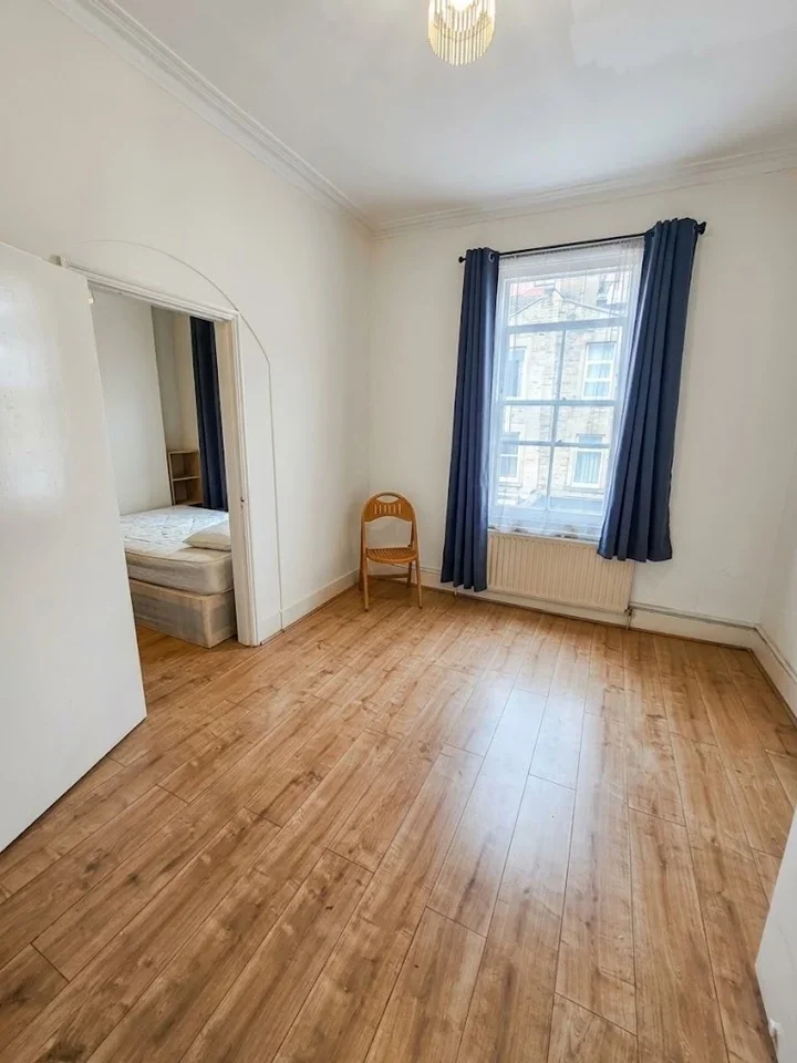 Flat Perran Road in Greater London
